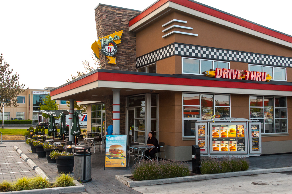 triple o's drive thru with commercial digital signage created by 10net, who is a digital signage supplier located in North Vancouver, BC