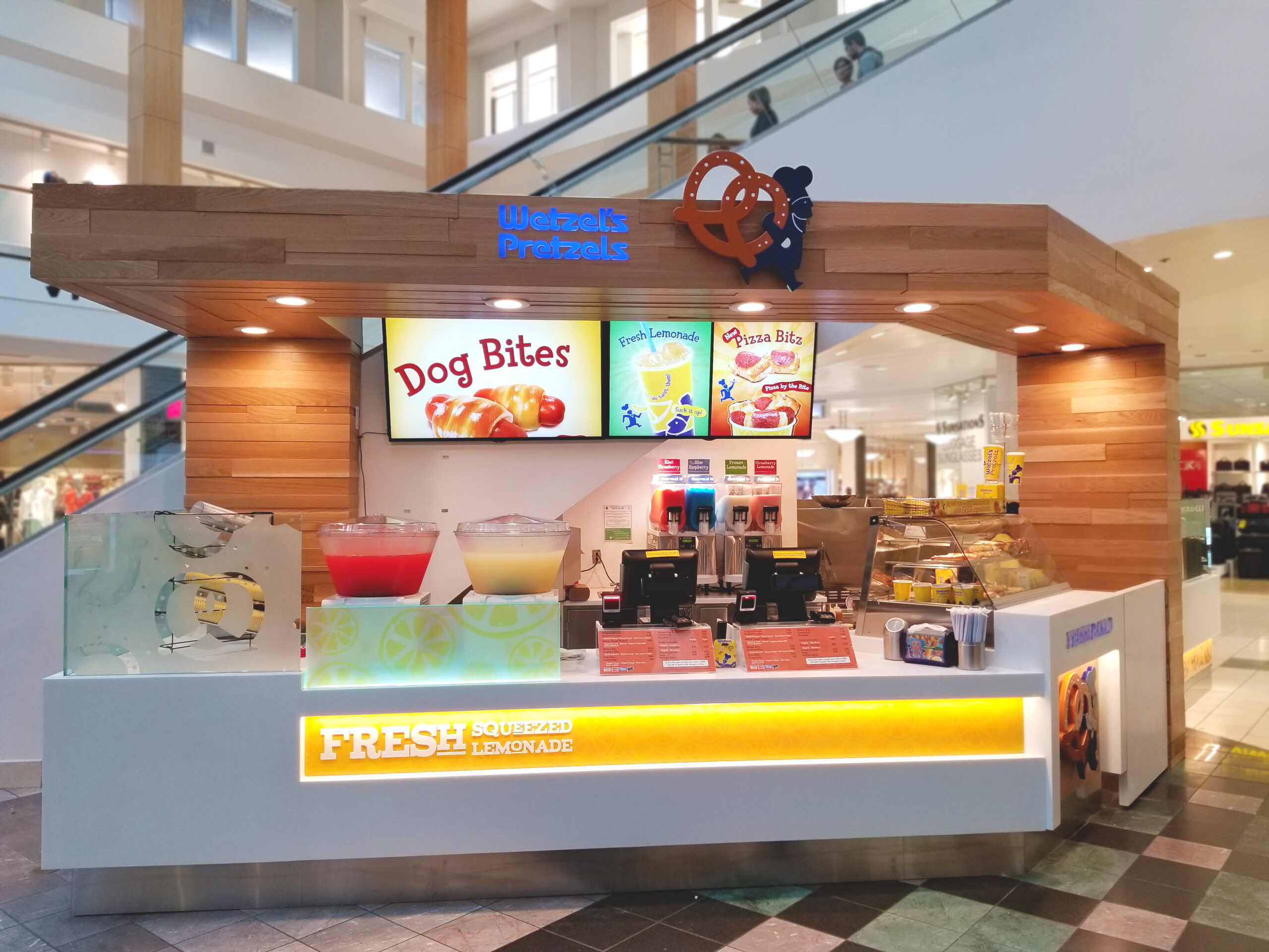 10net-WetzelsPretzels-FreestandingKiosk-4